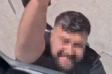 Hatay'da yol verme kavgasında kamyon şoförüne satırla saldıran 2 şahıs tutuklandı