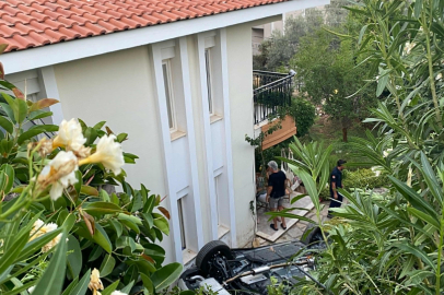Muğla Marmaris'te otomobil evin bahçesine uçtu: 1 ölü