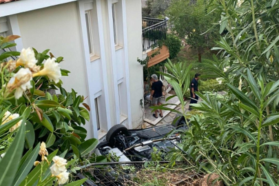 Marmaris'te otomobil istinat duvarından düştü: 1 ölü, 4 yaralı