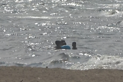 Yalova'da denizde boğulma tehlikesi geçiren çocuğu vatandaşlar kurtardı