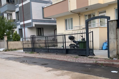 Bursa'da sürgülü kapının altında kalan çocuk ağır yaralandı