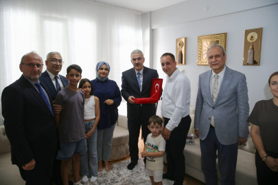 Bursa Valisi Erol Ayyıldız, 15 Temmuz gazisini ziyaret etti