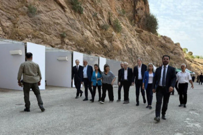 DEM heyeti silah bırakma alanında: PKK'nın ilk grubu silah bırakıyor...