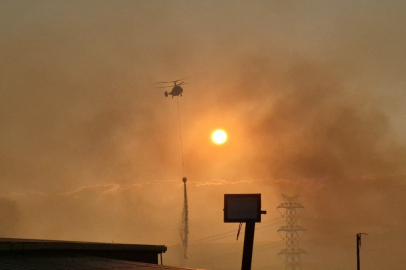 Tekirdağ'da yangında helikopter suyu havuzdan aldı: Orman yangınına müdahalede zamanla yarış