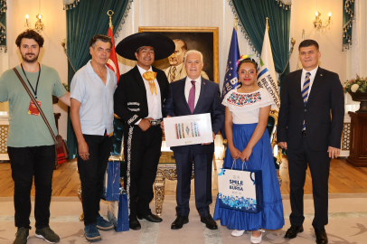 Bursa'da Altın Karagöz dans ekiplerinden Başkan Bozbey’e ziyaret