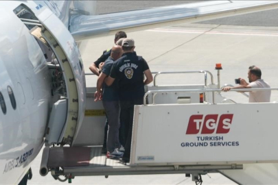 Hazreti Muhammed'in karikatür çizimini yayımlayan derginin yazı işleri müdürü tutuklandı