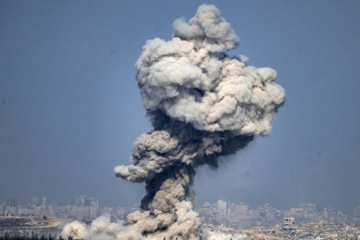 Katil İsrail'in Gazze'ye saldırılarında can kaybı 57 bin 882'ye çıktı