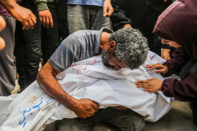 Katil İsrail ordusu Gazze'de yardım bekleyenlere yine ateş açtı: 21 kişi hayatını kaybetti