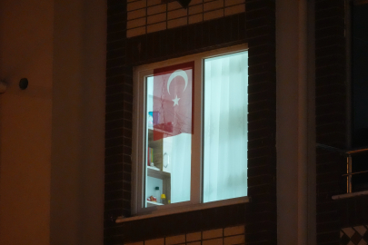 "Terörsüz Türkiye"ye ay yıldızlı bayraklarla destek