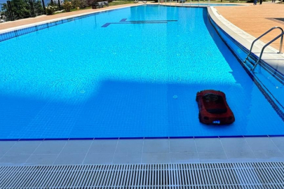 4 yaşındaki çocuk akülü arabasıyla havuza düştü