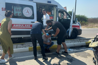 Antalya'da virajı alamayan otomobil refüje çarptı. 1 yaralı