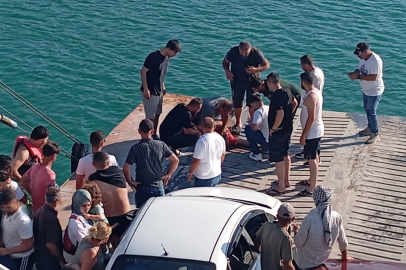 Elazığ'da feribottan atlayan şahsı vatandaşlar kurtardı