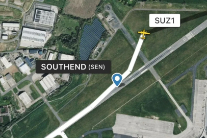 İngiltere'de uçak düştü: Yere çakılarak alev topuna döndü!