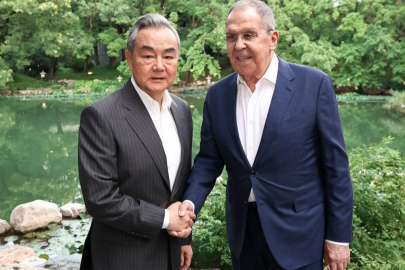 Lavrov, Pekin’de Çin Dışişleri Bakanı Wang ile görüştü