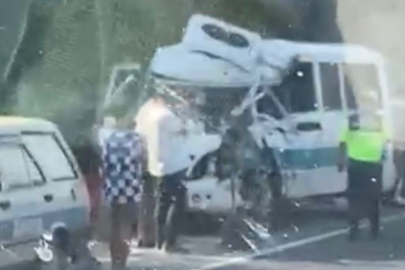 Aydın'da yolcu minibüsü kamyonla çarpıştı: 2’si ağır 4 yaralı