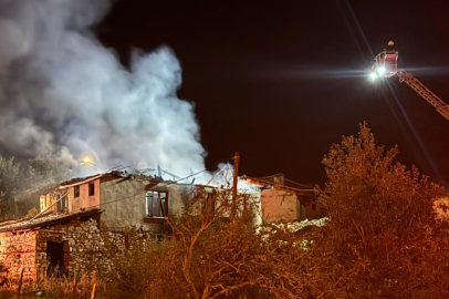 Bursa’da ahşap ev küle döndü