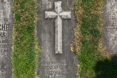 Bursa'da çocuk parkındaki 'Fransız Mezarlığı' mezar taşlarından ibaret çıktı!