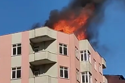 İstanbul Pendik’te 4 katlı binanın çatısında yangın çıktı