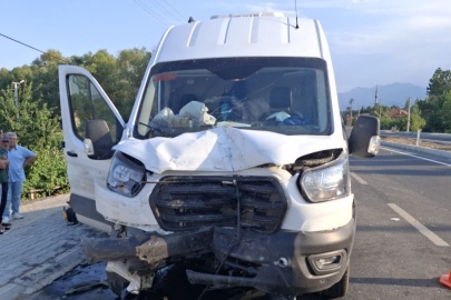 Konya’da minibüs otomobile arkadan çarptı: 3 yaralı