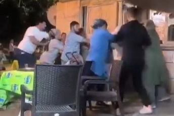 Sahilde kadınlar birbirine girdi