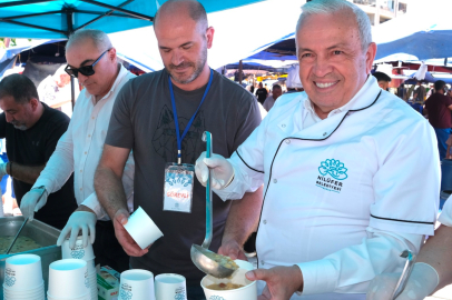 Bursa'da Başkan Şadi Özdemir’den aşure ikramı