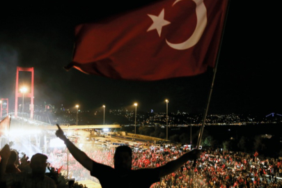 FETÖ darbe girişiminin üzerinden 9 yıl geçti! İşte saat saat yaşananlar...