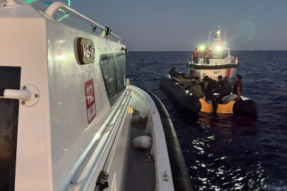 İzmir açıklarında 89 göçmen yakalandı