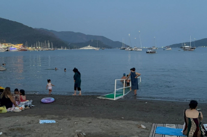 Muğla'da sıcak havalar denize giriş saatlerini de değiştirdi