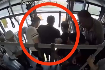 Siirt'te otobüste fenalaşan yolcu hastaneye yetiştirildi, o anlar kameraya yansıdı