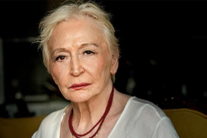 Türk edebiyatının usta kalemi Pınar Kür hayatını kaybetti