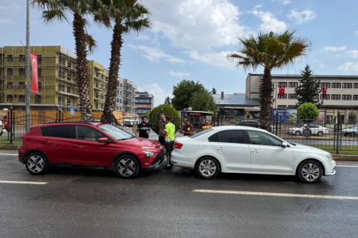 Adıyaman’da iki otomobil çarpıştı: 2 Yaralı