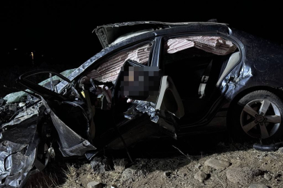 Elazığ’da otomobil şarampole devrildi: 2 ölü