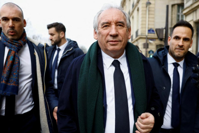 Fransa borçla mücadele için, iki resmi tatili kaldırmayı planlıyor