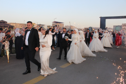 Siirt’te 40 çift toplu nikahla dünyaevine girdi