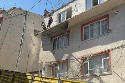 İstanbul Kağıthane'de balkon çöktü, bina tedbir amaçlı mühürlendi
