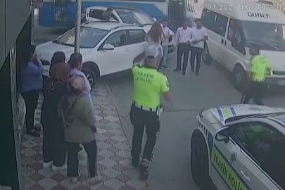 Amasya’da kaza yapan aracın vitrine çarptığı anlar kamerada