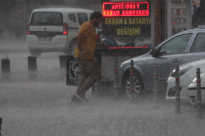 Konya'da yağmur bastırdı, sücürüler zor anlar yaşadı