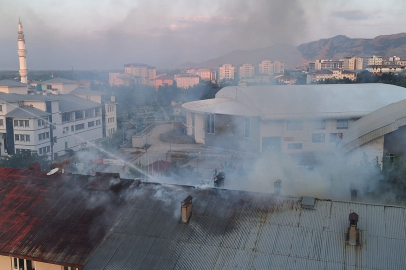 Muş’ta çatı yangını paniğe neden oldu
