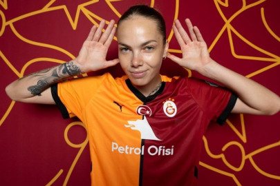 Fenerbahçe, ezeli rakibi Galatasaray'ın golcüsü Andrea Staskova’yı transfer etti!