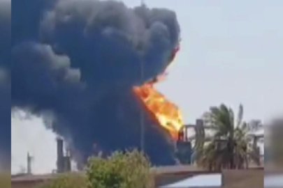 İran'daki Abadan petrol rafinerisinde yangın