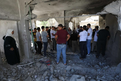 İsrail, Batı Şeria'da evlere baskın yaparak 4 Filistinliyi gözaltına aldı