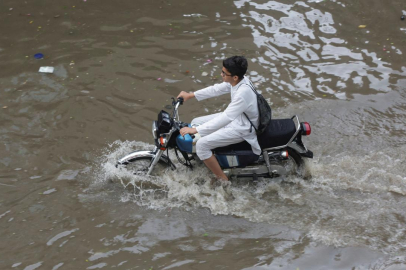 Pakistan'da haziran sonundan bu yana süren muson yağışlarında can kaybı 200'ü aştı