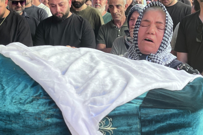 İzmir’de boşandığı eşi tarafından öldürülen kadın son yolculuğuna uğurlandı