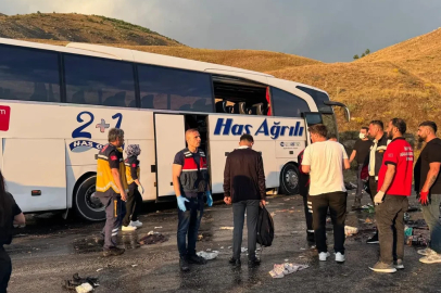 Sivas'ta otobüs devrildi: En az 3 ölü, 24 yaralı!