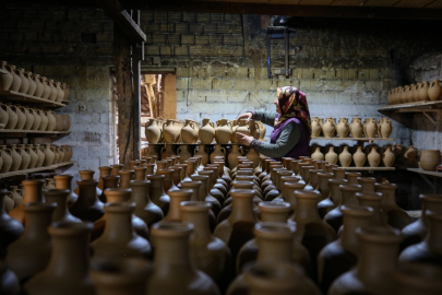 Bursa'da babasından öğrendiği çömlekçiliğe ömrünü adadı