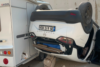 Eskişehir'de anne-kız araçla 5 metre yükseklikten siteye uçtu