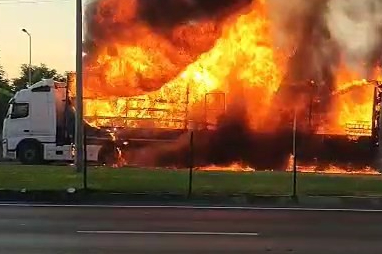 Nevşehir'de seyir halindeki tır alev alev yandı