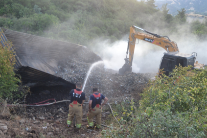 Manisa'da alev alan kamyon şarampole uçtu