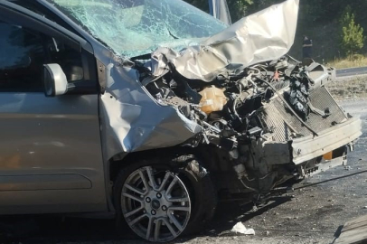 Yozgat'ta otomobil ve hafif ticari araç çarpıştı: 9 yaralı