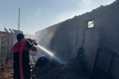 Yozgat’ta yangında inşaat malzemeleri kullanılamaz hale geldi